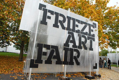 1255611844-frieze2008